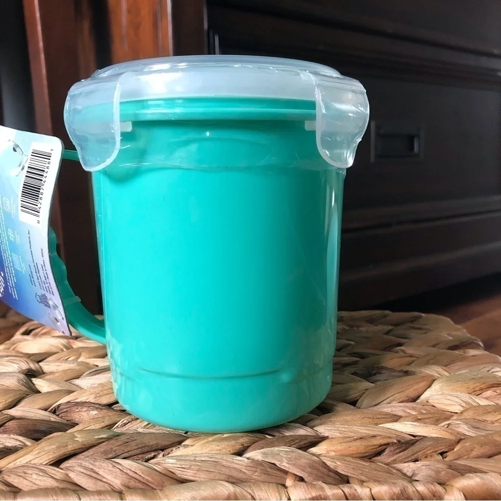 Disney Encanto: Hot & Cold Food Container with snap top lid 21oz.